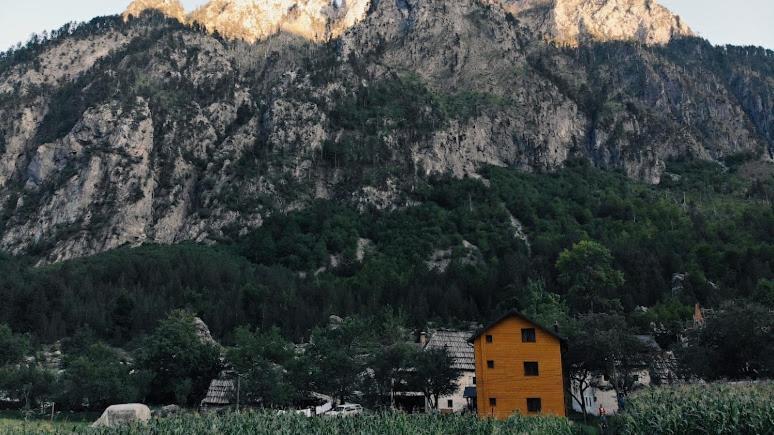 Guesthouse Mehmeti فالبني المظهر الخارجي الصورة