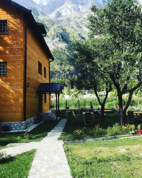 Guesthouse Mehmeti فالبني المظهر الخارجي الصورة